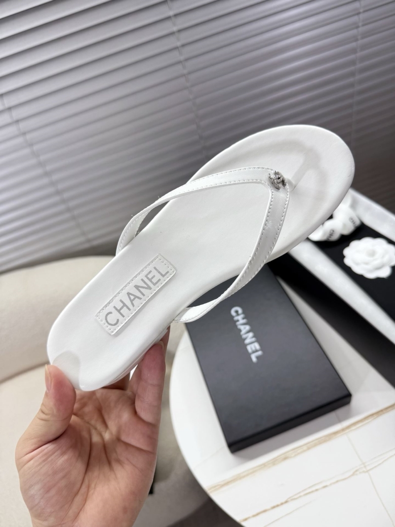 Ch**el slippers